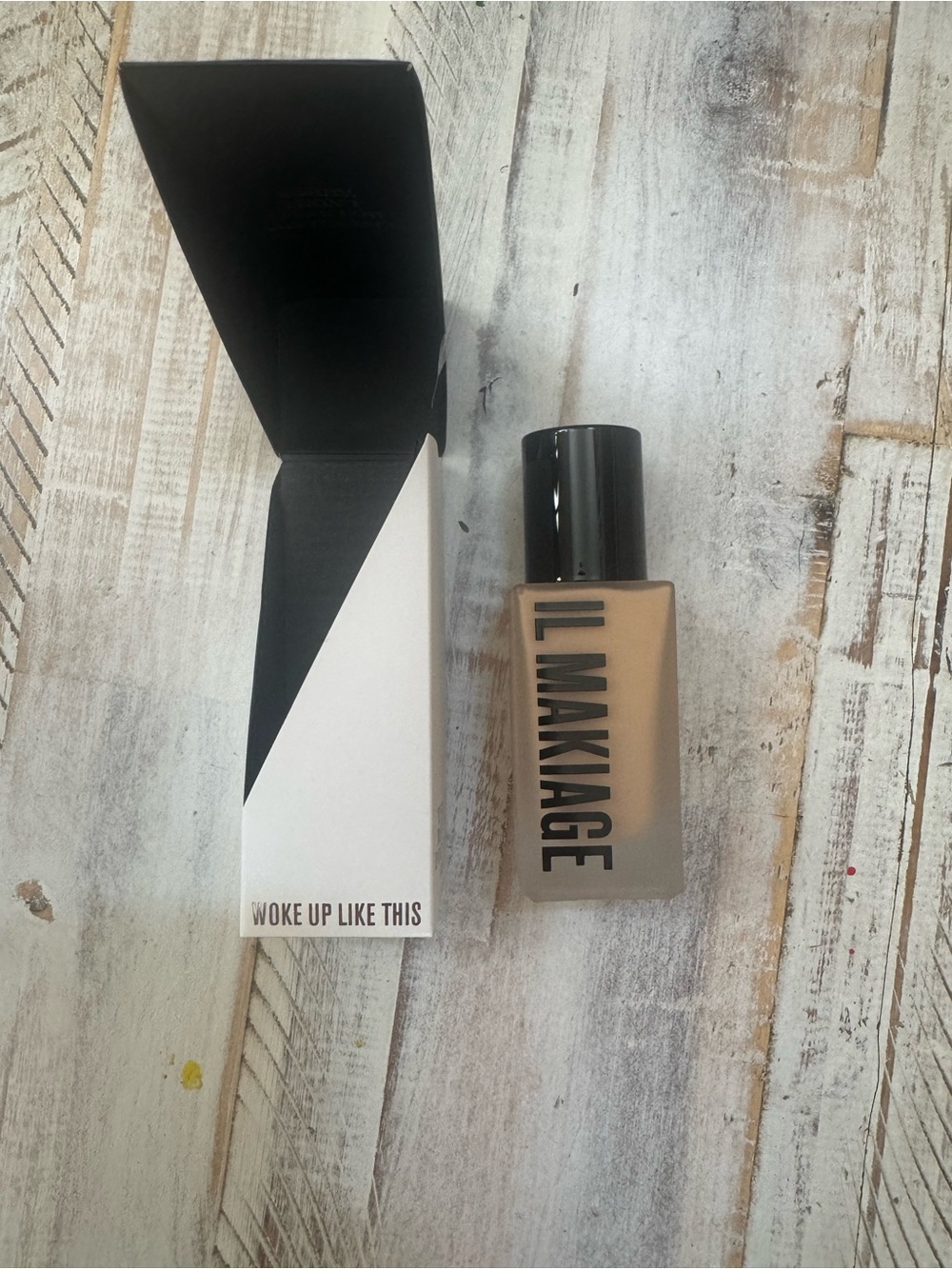 NIB IL MAKIAGE Flawless Foundation -Shade 60